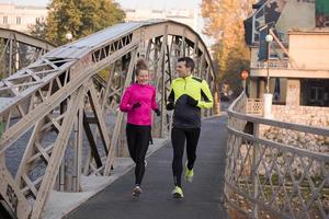 giovane coppia jogging foto