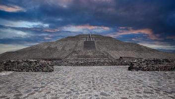 messico, piramidi di teotihuacan negli altopiani messicani e nella valle del messico vicino a città del messico foto