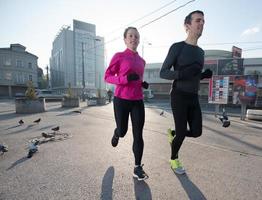 giovane coppia jogging foto