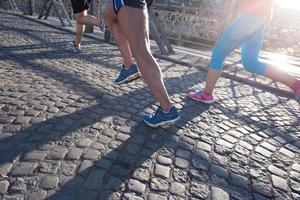 gruppo di persone che fa jogging foto