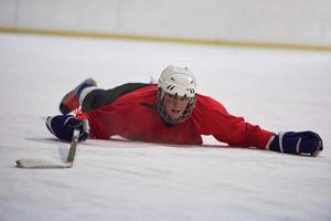 ghiaccio hockey giocatore nel azione foto