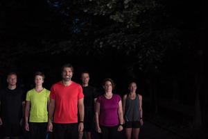 corridori squadra su il notte formazione foto