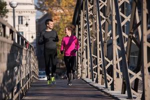 giovane coppia jogging foto