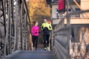 giovane coppia jogging foto