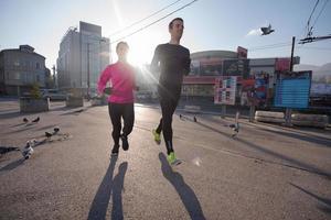 giovane coppia jogging foto