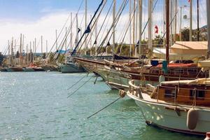 yacht parcheggio nel porto di il Egeo mare . tacchino bodrum.