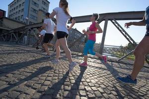 gruppo di persone che fa jogging foto