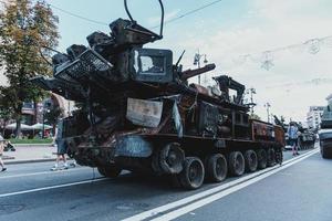 kiev, Ucraina, 23 agosto 2022. parata di distrutto militare attrezzatura di il russo truppe su il khreshchatyk foto