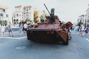 kiev, Ucraina, 23 agosto 2022. parata di distrutto militare attrezzatura di il russo truppe su il khreshchatyk foto