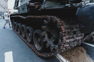 kiev, Ucraina, 23 agosto 2022. parata di distrutto militare attrezzatura di il russo truppe su il khreshchatyk foto