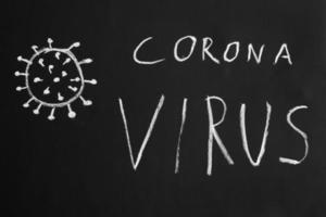 corona virus disegnato a mano con gesso su lavagna foto