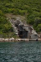 abbandonato sottomarino riparo, il baia di Cattaro, il Adriatico mare, montenegro foto