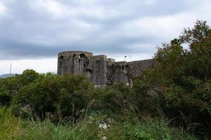 panoramico di il fortezza di vecchio cittadina herceg novità e Adriatico mare, montenegro foto