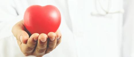 angina è un' Comune cuore malattia nel adulti. il principale rischio fattori includere crescente età. pesante fumo iperlipidemia, diabete, alto sangue pressione foto