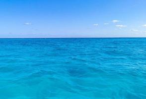 blu turchese acqua onde oceano e mare struttura modello Messico. foto