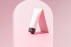bellezza moda cosmetico trucco bottiglia lozione crema Prodotto con cura della pelle o assistenza sanitaria codmetica concetto su rosa sfondo foto