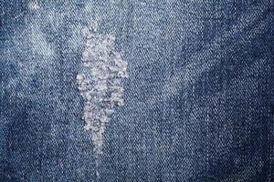strappato vecchio blu jeans uso come sfondo foto