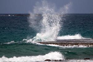 costa del Mar Mediterraneo nel nord di Israele. foto