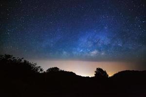 latteo modo galassia a doi luang chiang dao alto montagna nel chiang Mai Provincia, Tailandia. foto