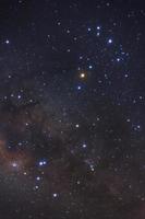 costellazione dello scorpione e il centro della Via Lattea, fotografia a lunga esposizione, con grano foto