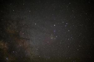 primo piano galassia della Via Lattea, fotografia a lunga esposizione, con grano. foto
