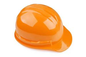 casco di sicurezza arancione su sfondo bianco foto