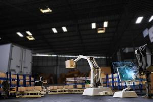 ai robot braccio oggetto per produzione industria tecnologia Prodotto esportare e importare di futuro robot informatica nel il magazzino di mano meccanico futuro tecnologia foto