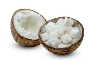 Noce di cocco latte tropicale frutta o soffice Noce di cocco tritato isolato su bianca sfondo foto