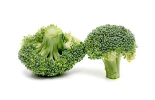 broccoli isolato su sfondo bianco foto