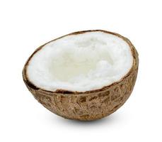 Noce di cocco tropicale frutta tagliare nel metà isolato su bianca sfondo foto