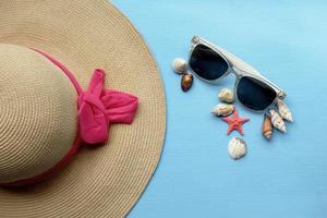 cappello e occhiali da sole - moda estiva