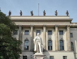 Berlino, Germania, 2014. helmholtz statua al di fuori humboldt Università nel Berlino foto