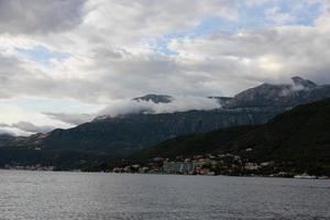 alba al di sopra di il baia di Cattaro, Adriatico mare, montenegro foto