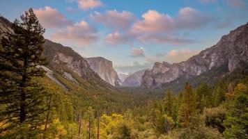 paesaggio di Yosemite nazionale parco nel Stati Uniti d'America nel autunno foto