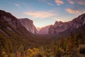 paesaggio di Yosemite nazionale parco nel Stati Uniti d'America nel autunno foto