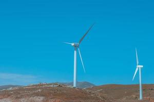 vento azienda agricola, vento fattorie. vento energia è il uso di aria flusso attraverso vento turbine per meccanicamente energia generatori per elettrico potenza. foto