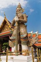 custode gigante nel grande palazzo di Bangkok, wat phra kaeo Thailand foto