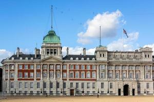 Londra, UK - novembre 3. vecchio ammiragliato edificio cavallo guardie ✔ parata nel Londra su novembre 3, 2013. Due non identificato persone foto