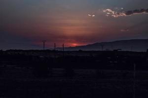 bellissimo tramonto con rosso cielo foto