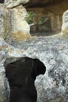 grotte nel montagne. naturale paesaggio. antico città. foto