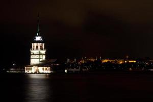 torre della fanciulla a istanbul foto