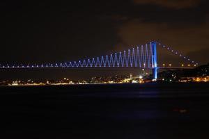 Ponte sul Bosforo a Istanbul foto