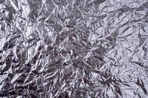 lamina d'argento con superficie stropicciata lucida foto
