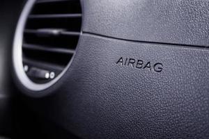 segno dell'airbag di sicurezza in macchina foto