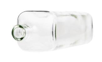 rovesciato vuoto chiaro whisky bottiglia isolato foto