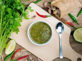 caldo e speziato frutti di mare immersione salsa nel tailandese stile. foto