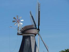 ditzum,germania,2020-ditzum villaggio a il fiume ems nel Germania foto