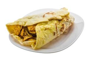 shawarma su il piatto e bianca sfondo foto