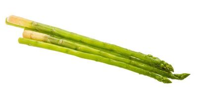asparagi su sfondo bianco foto