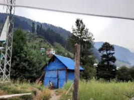 Kashmir, Pakistan, ago 2022 - kashmir è il maggior parte bellissimo regione nel il mondo quale è famoso per suo verde valli, bellissimo alberi, alto montagne e fluente molle. foto